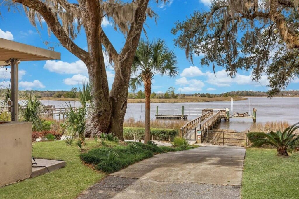 dock toward water min