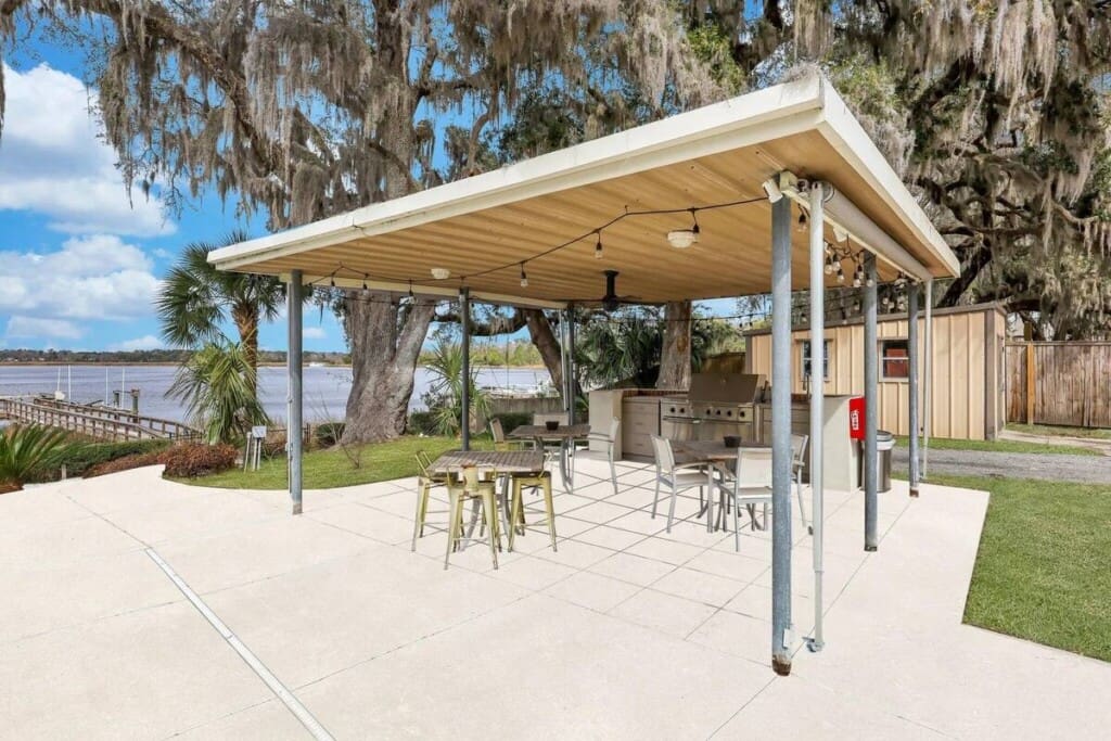 outdoor kitchen min